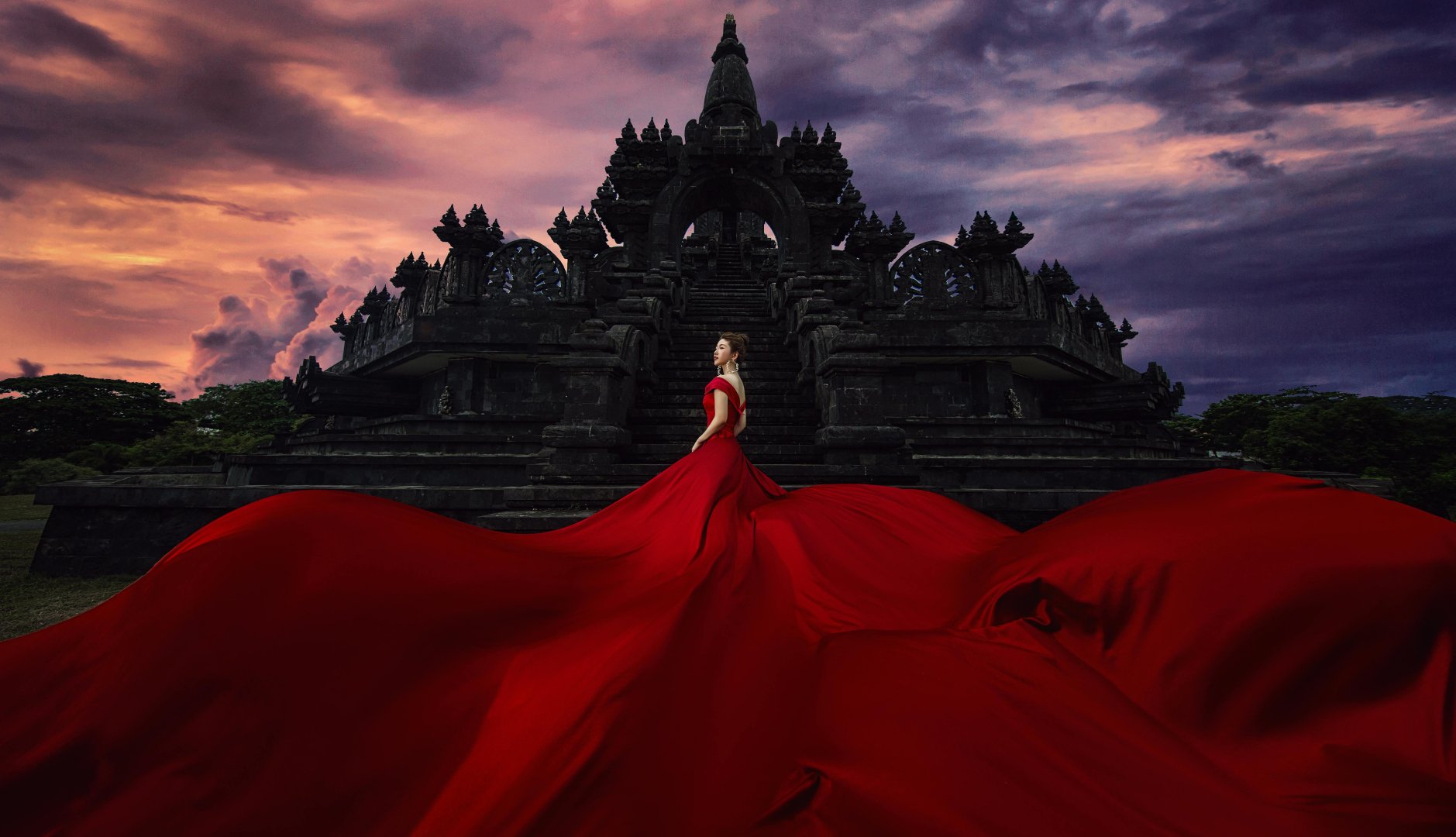 ملعب للإيجار